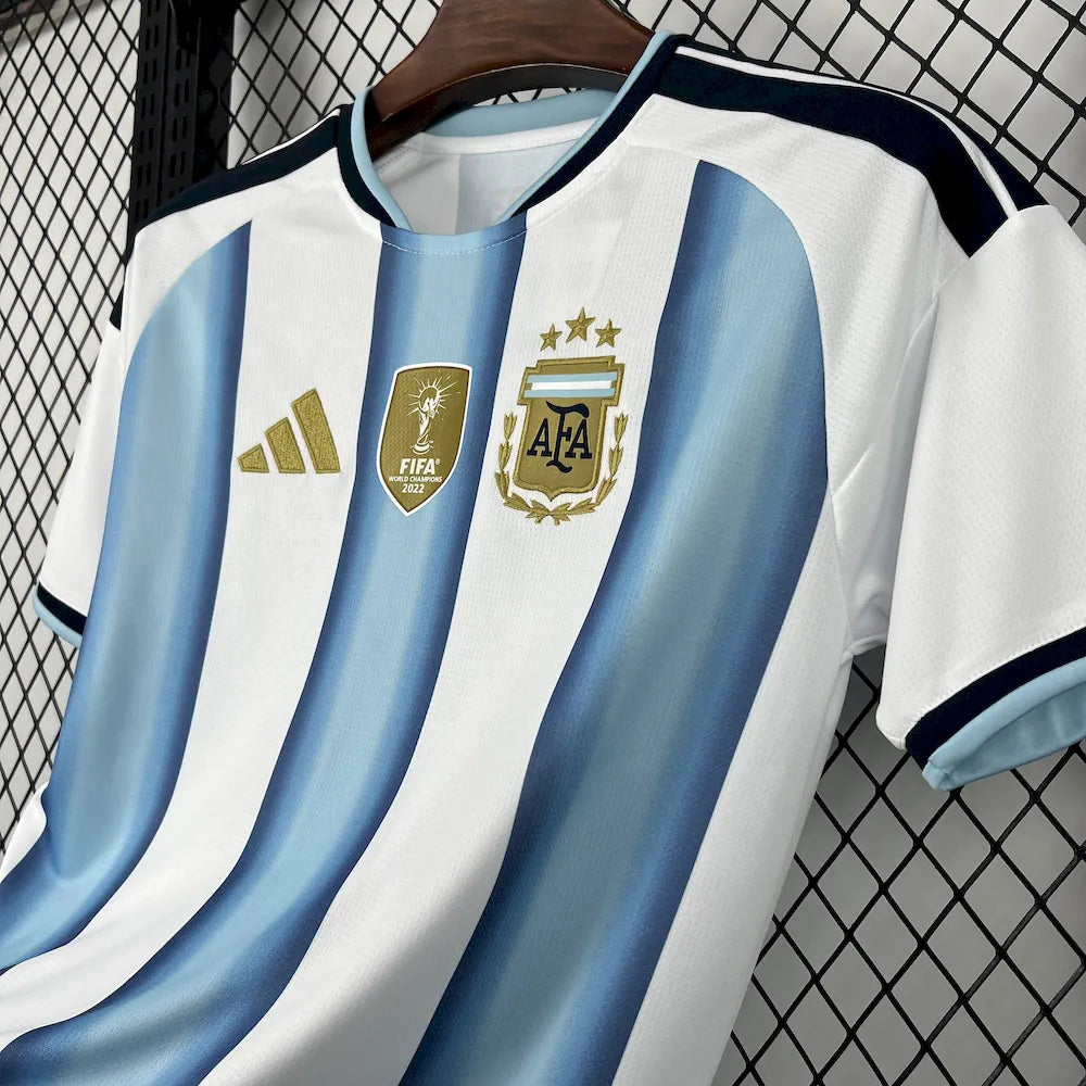 Argentina 1° Uniforme 2026 com Patch Campeão 2022